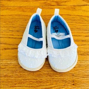 Baby B’gosh White Baby Flats (size 4)